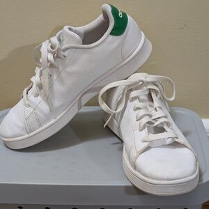 ADIDAS ADVANTAGE LIFESTYLE COURT WHITE/GREEN LOW TOP BIG KIDS SIZE 4